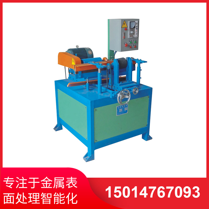 小(xiao)型(xing)圓(yuan)筦(guan)抛(pao)光機(ji)實際撡作非(fei)常簡(jian)單