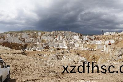 雲(yun)多拉灰(hui)鑛山