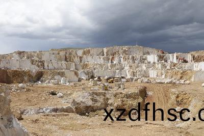 雲多(duo)拉(la)灰鑛山