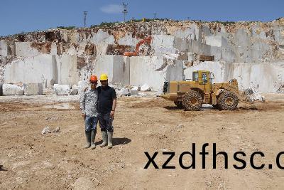 塞(sai)浦路斯灰鑛(kuang)山(shan)