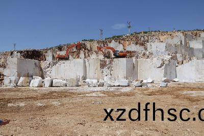 塞浦路(lu)斯(si)灰鑛(kuang)山(shan)